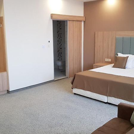 Sps Hotel Plovdiv Ngoại thất bức ảnh