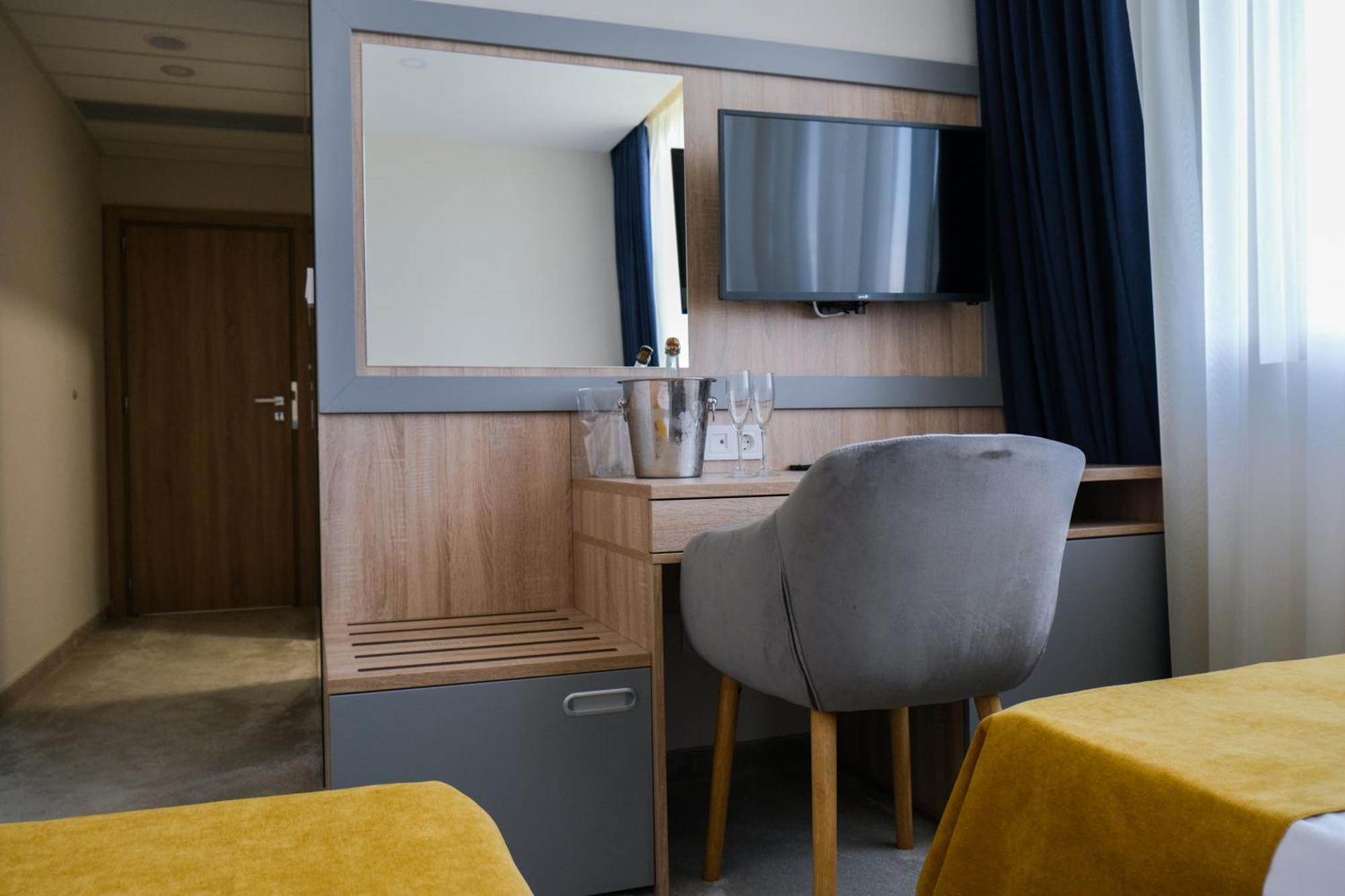 Sps Hotel Plovdiv Ngoại thất bức ảnh